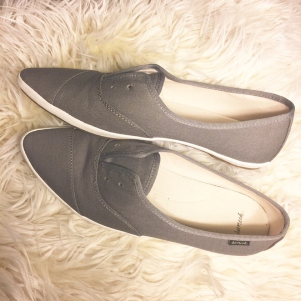 Sanuk low flat shoes.