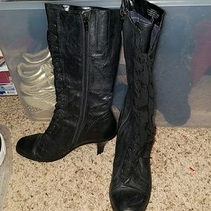 Nine West NWALAVDA black boots.