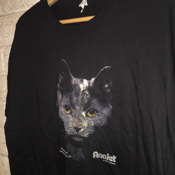 Gold cat black shirt - Picture 3 of 3