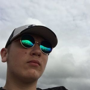 Meet your Posher, Christian