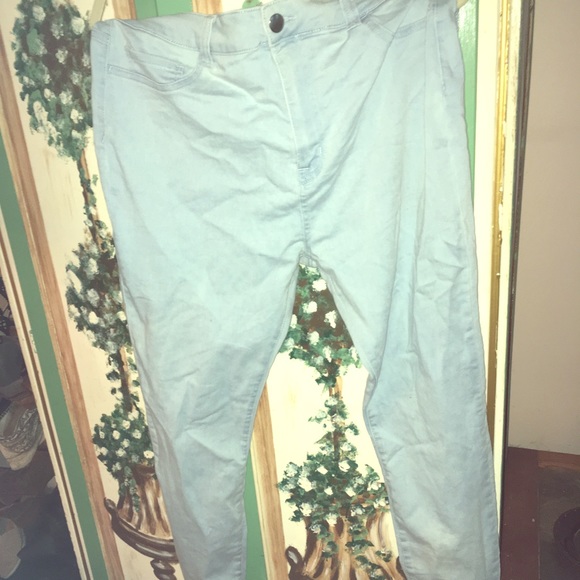 Forever 21 Stretchy Jeans - Picture 2 of 4