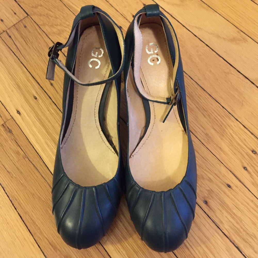 Teal blue stacked heel pumps with straps NWOT