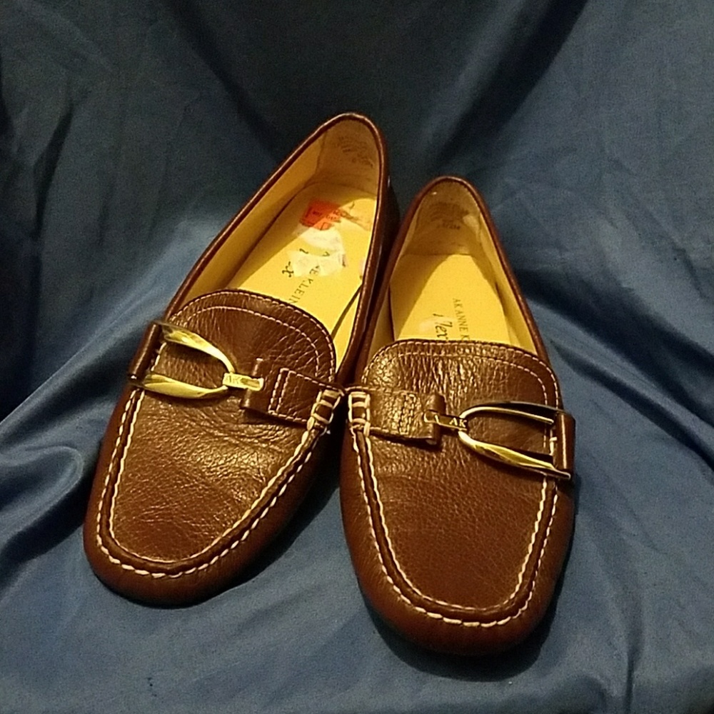 ANNE KLEIN BROWN LEATHER LOAFERS size 6.5 m