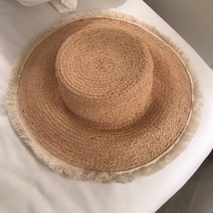 Beach hat wth fringe trim