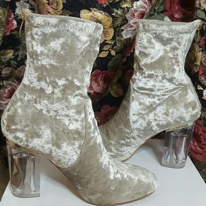 Women's velvet heels