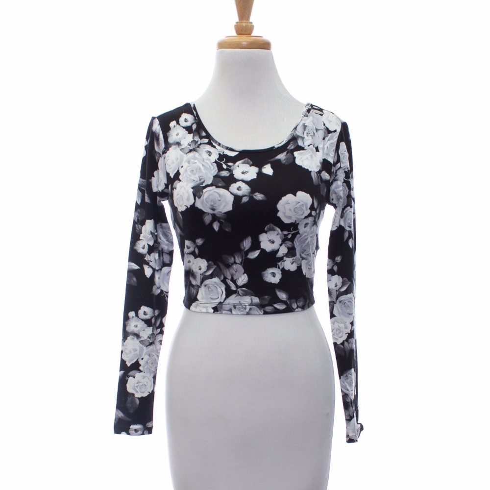 Long Sleeve B&W Floral Crop Top