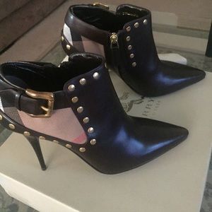 BNWOT Burberry Booties