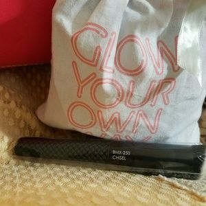 MODA PRO Chisel Makeup brush