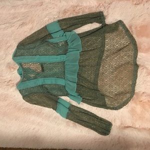 •Cute ryu blouse! Size M•