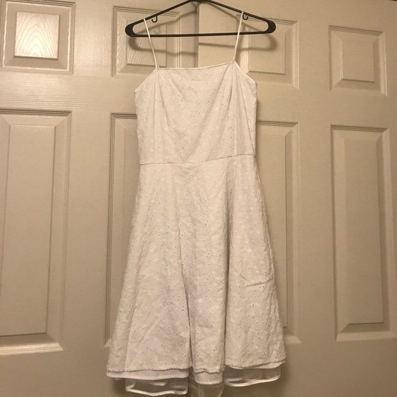 White dress - Picture 1 of 4