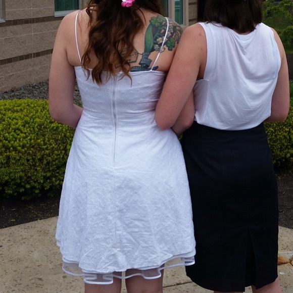 White dress - Picture 3 of 4