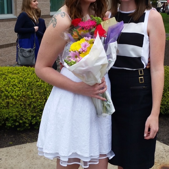 White dress - Picture 4 of 4