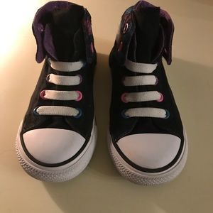 Little girl size 8 converse