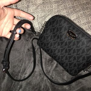 Micheal Kors Crossbody 💕