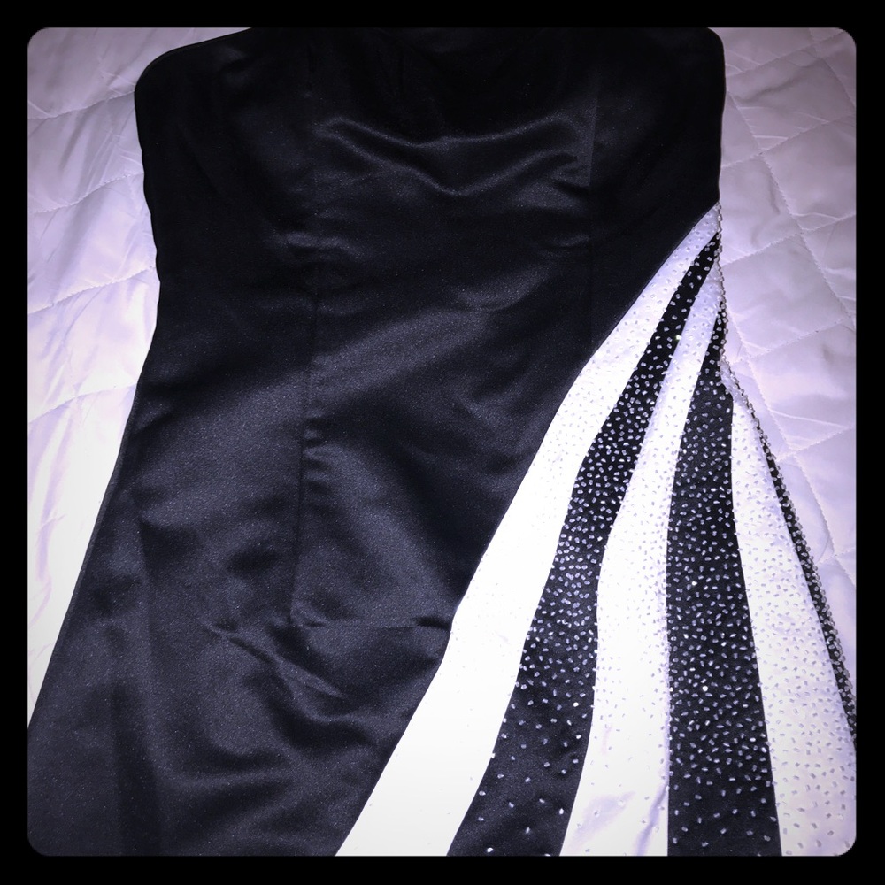 Black and white formal gown 🎲