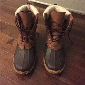 Tommy Hilfiger "Russel" Duck boot. Two tone brown