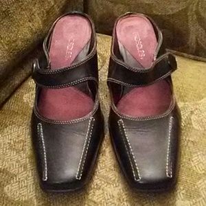 Aerosoles black leather size 8.5