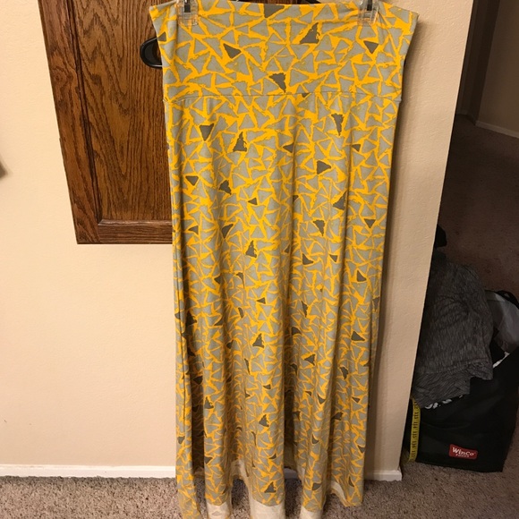 Sold Adorable Lularoe Maxi small - Picture 1 of 3