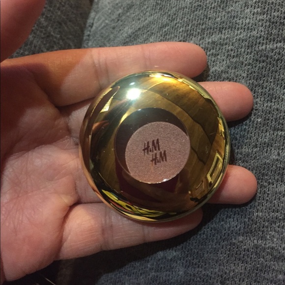 SOLD 2 Eyeshadows - Picture 5 of 6