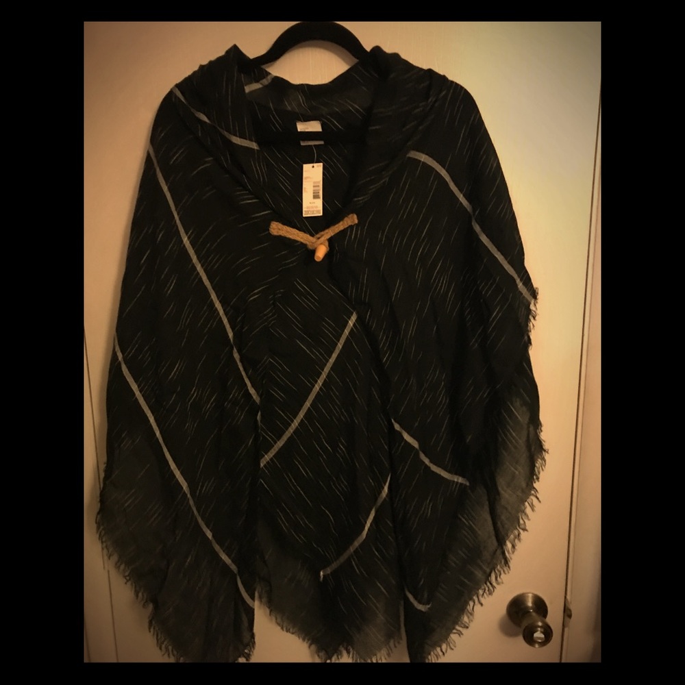 Black OS Women's Poncho NWT