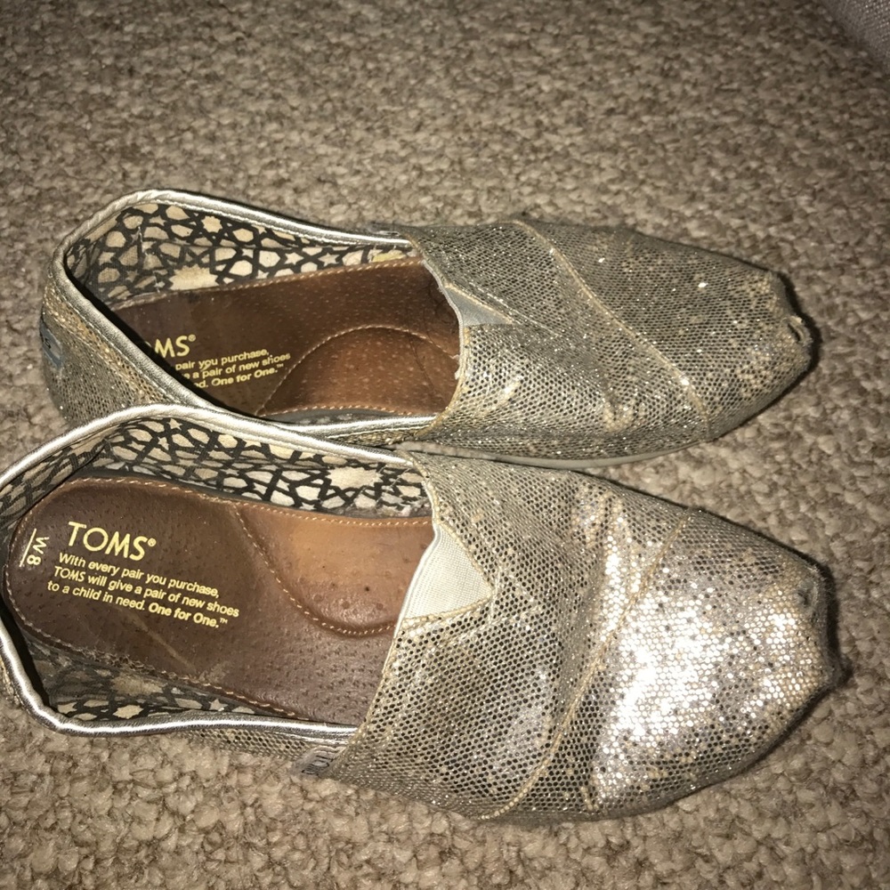 Worn silver toms