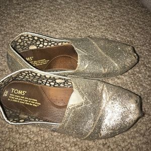 Worn silver toms