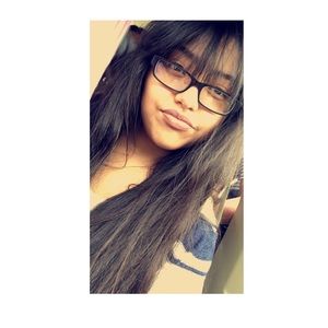 Meet your Posher, Carolina