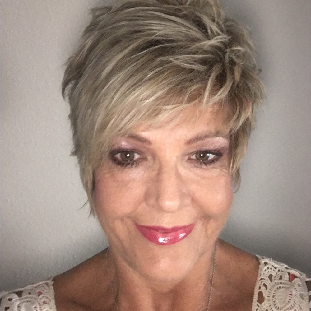 Meet your Posher, Debbie