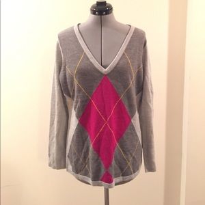 NWOT! NY & Co. v-neck argyle sweater