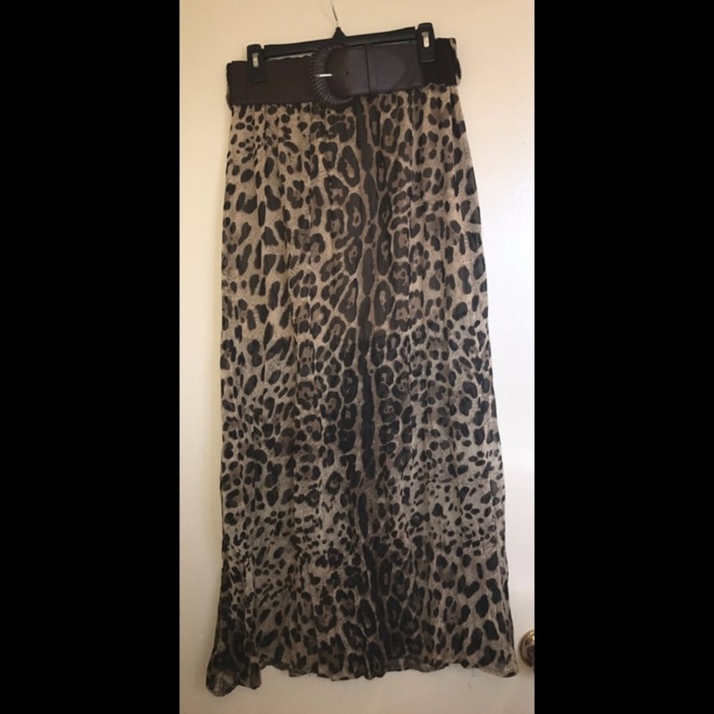Cheetah Print Maxi Skirt with a Belt Size M