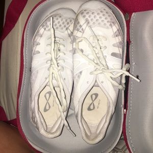 nfinity Vengeance cheer shoes