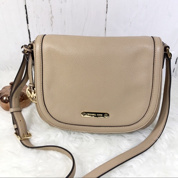 Michael Kors Handbags - ❤️SOLD❤️Michael kors messenger bag/ purse leather