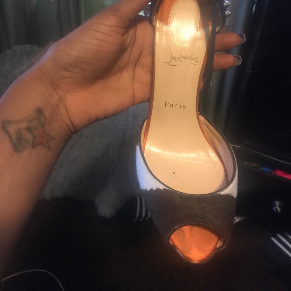 Louboutin heels size 40 - Picture 2 of 5