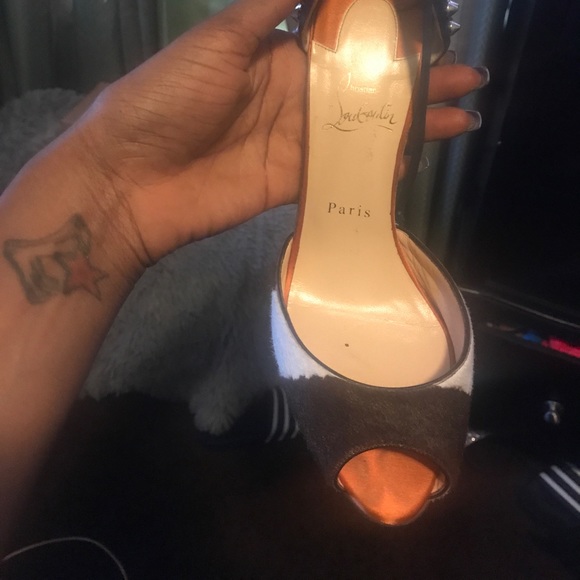 Louboutin heels size 40 - Picture 2 of 5