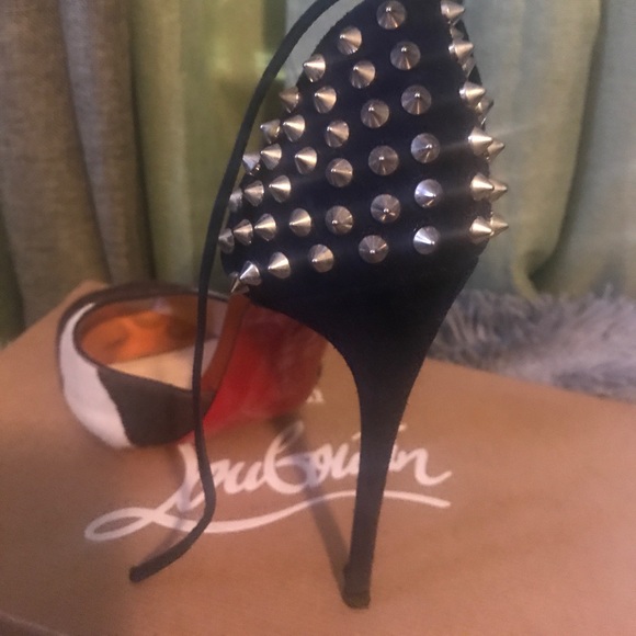 Louboutin heels size 40 - Picture 3 of 5