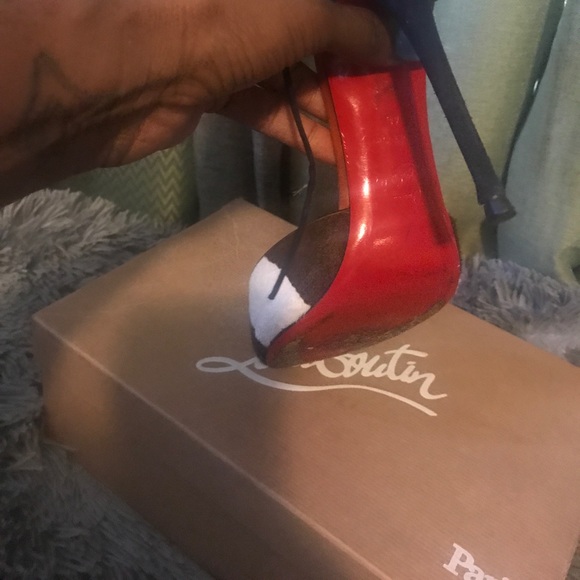 Louboutin heels size 40 - Picture 4 of 5