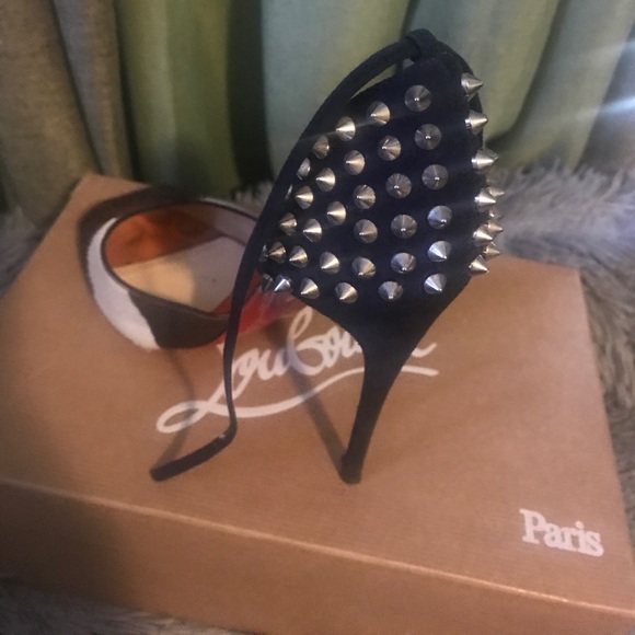 Louboutin heels size 40 - Picture 5 of 5