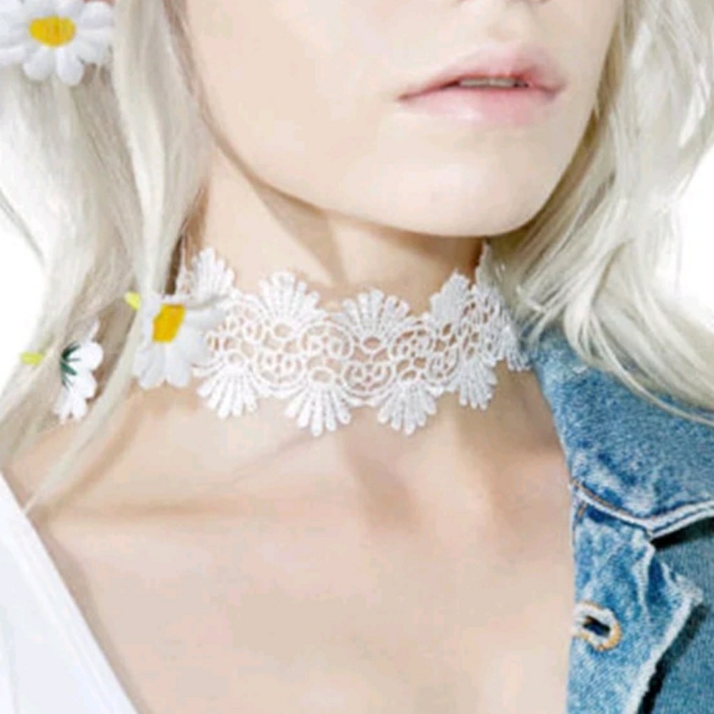 SIENNA White Crochet Lace Choker