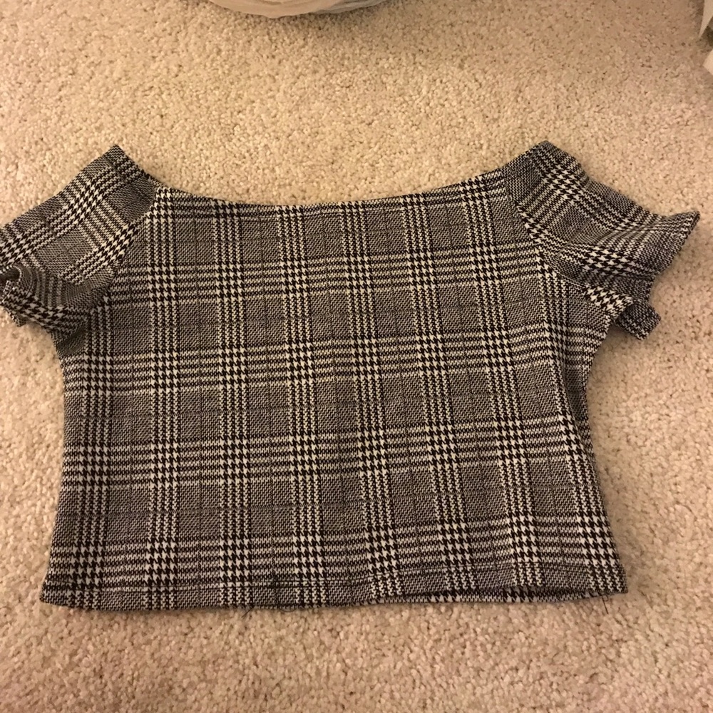 Brandy Melville off the shoulder top