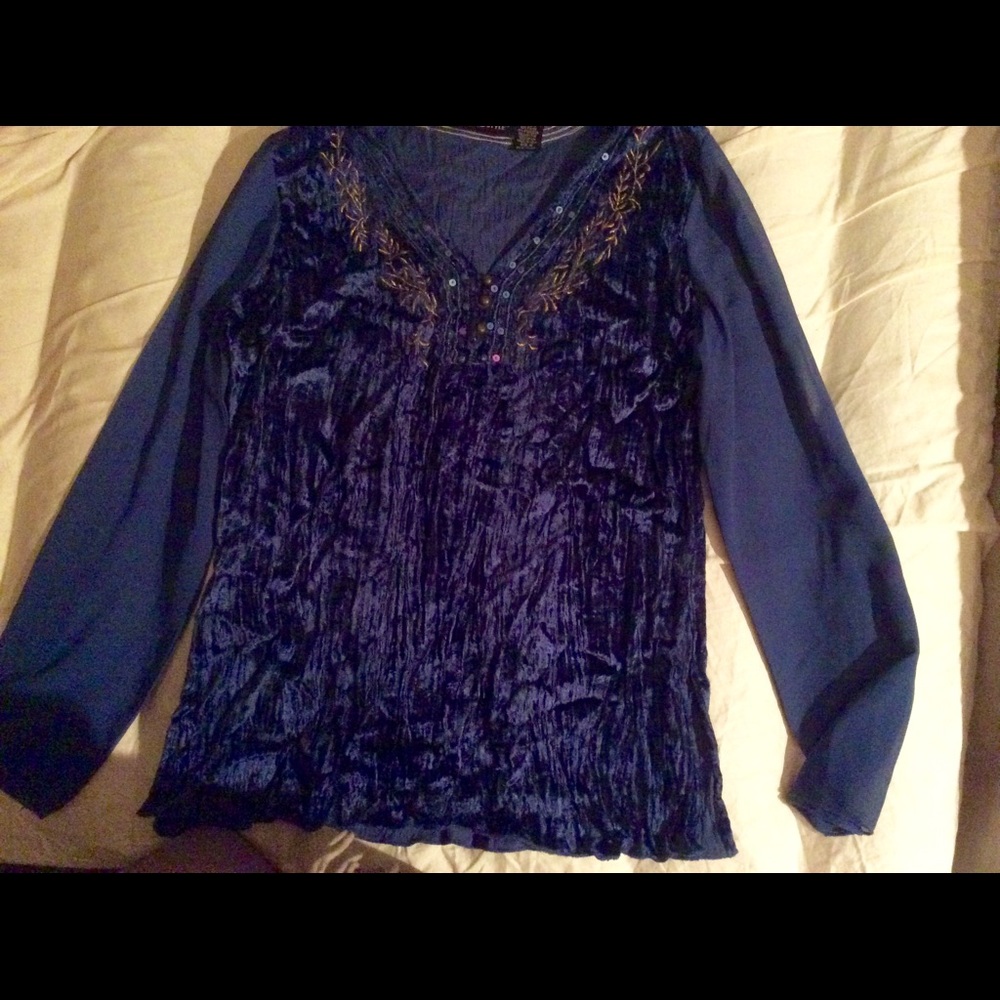 🎈PRICE DROP🎈 NWOT Metro Style Blue Long Sleeve