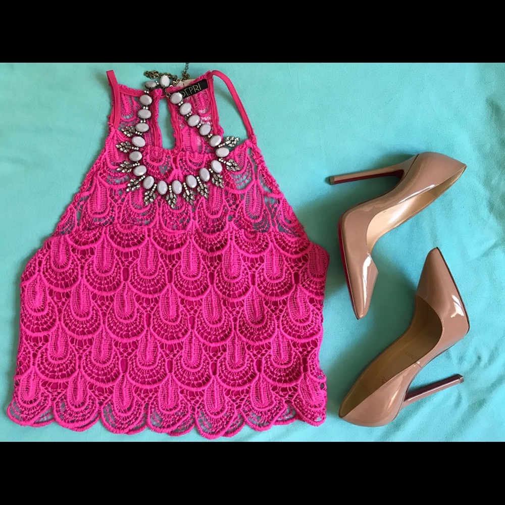 New Pink crop top small
