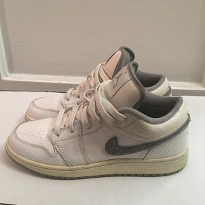 Air Jordan 1 White with Gray Nike check... Size 7
