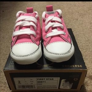 🎉SOLD🎉Baby pink converse