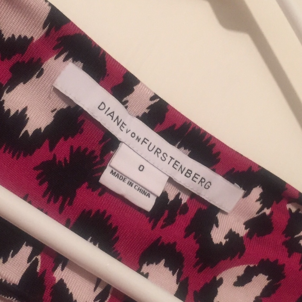 ❗️SOLD❗️DVF Reina Dress in Cat Rouge - Picture 3 of 4