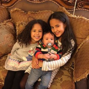 Meet your Posher, Elia