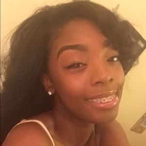 Meet your Posher, Alexis