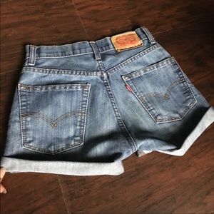 Levi high waisted shorts