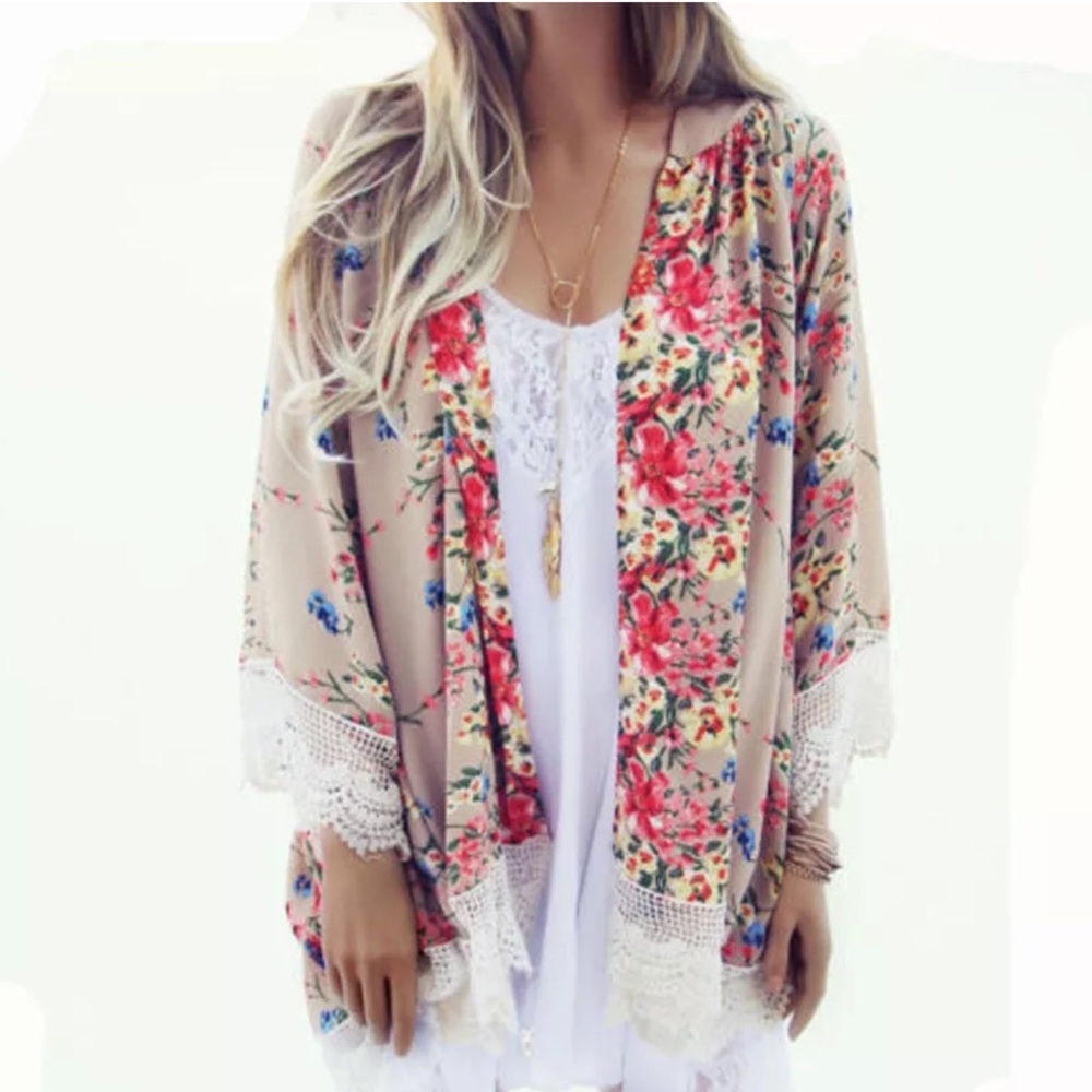 ✨The Candice floral kimono with beautiful detail