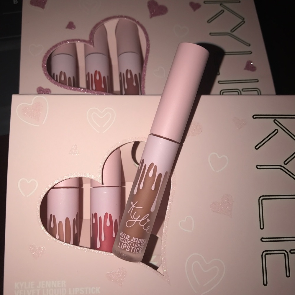 Kylie Cosmetics Commando Mini Velvet Bday lipstick