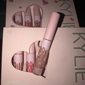 Kylie Cosmetics Commando Mini Velvet Bday lipstick